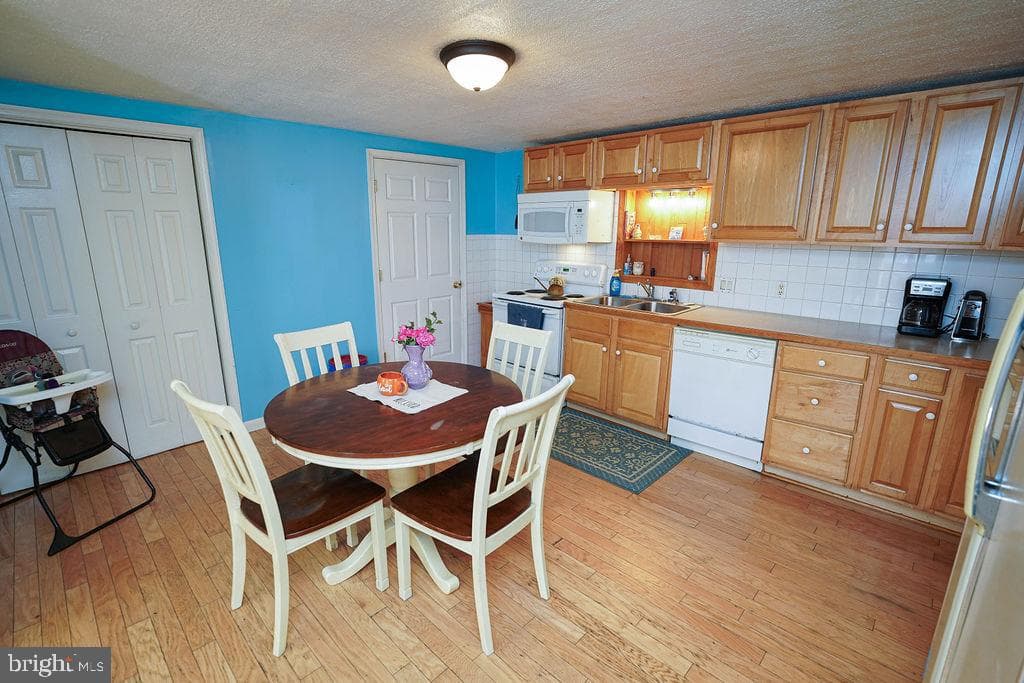 212 Main Street photo 7