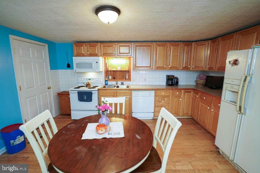 212 Main Street photo 8