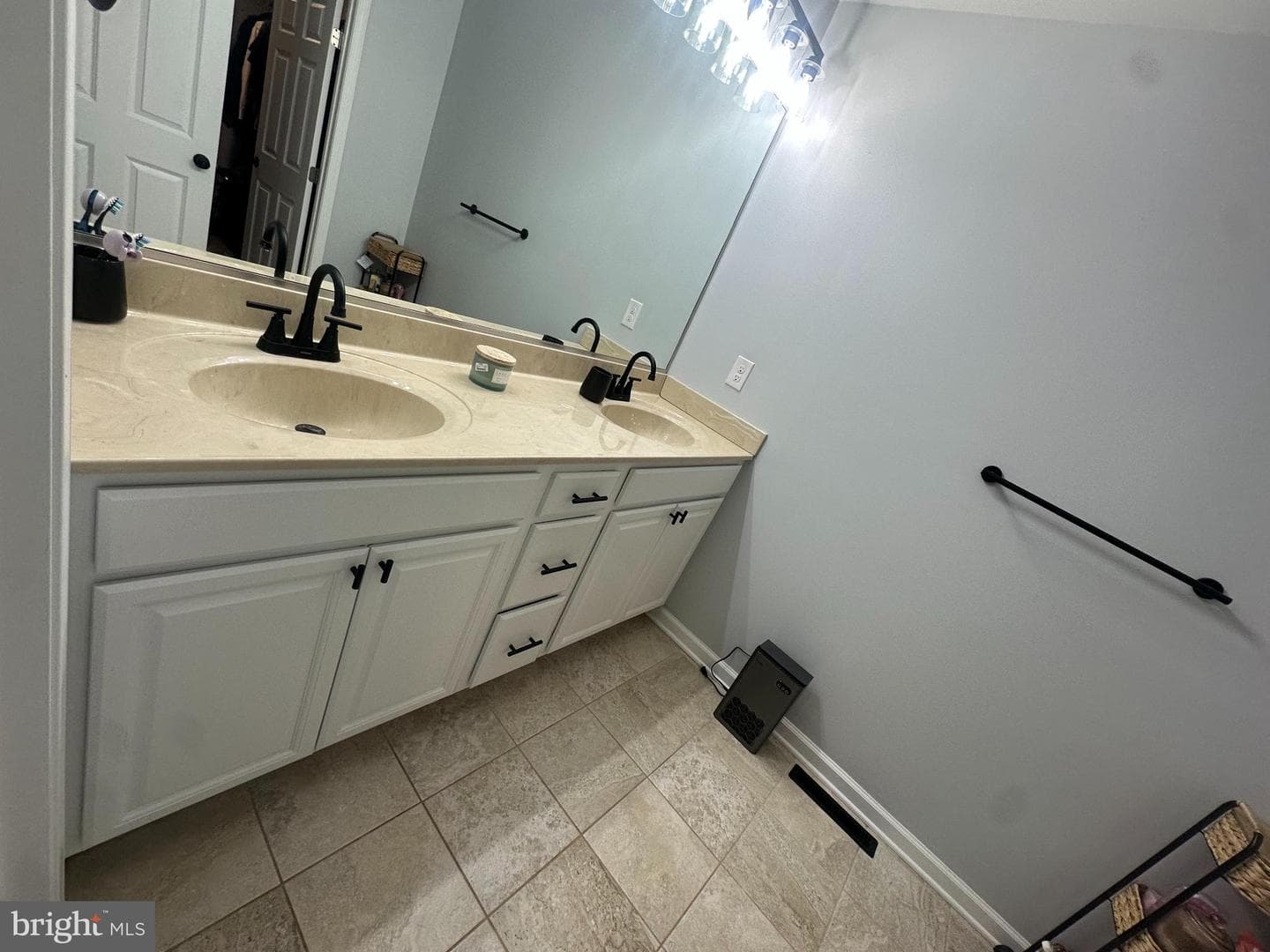 5 Seward Road photo 20