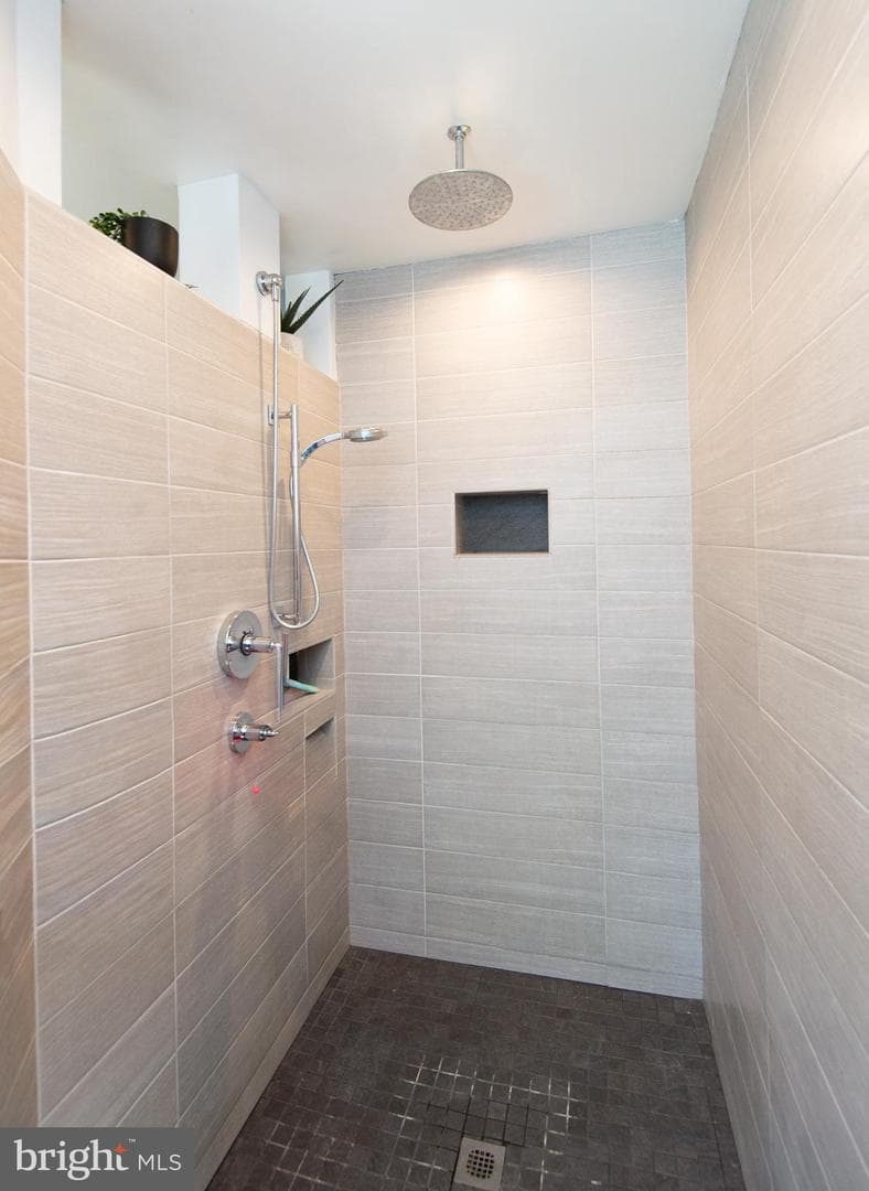 129 Bloomingdale Avenue photo 36