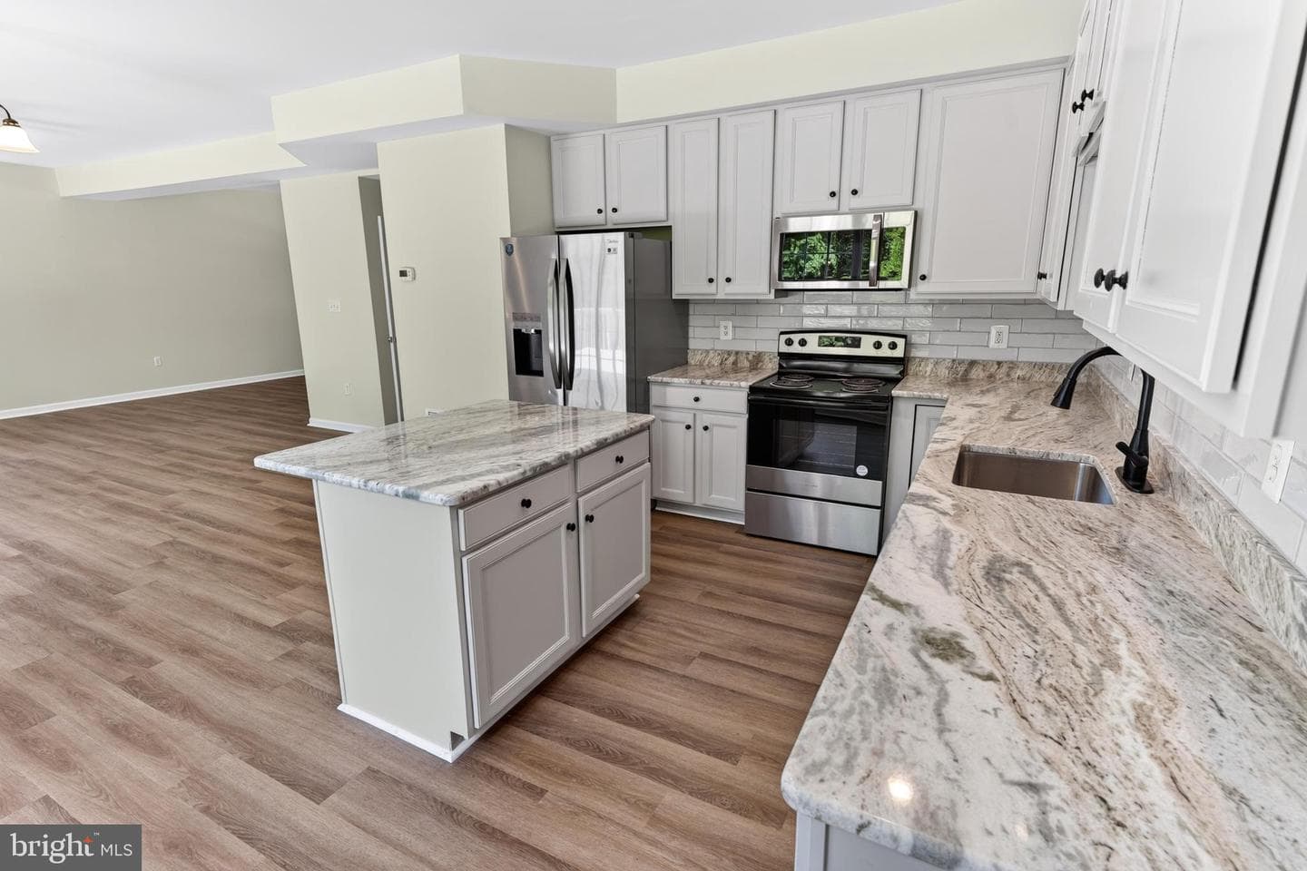 502 Kathryn Court photo 7