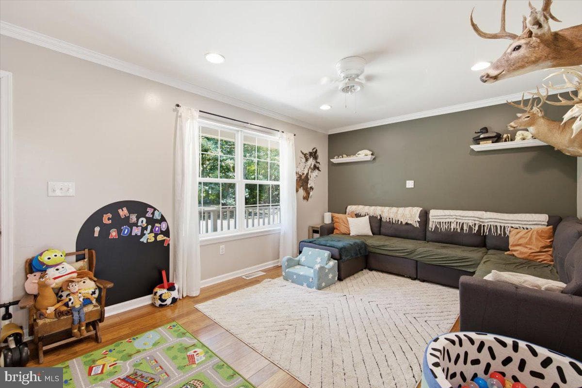 25389 Kent Street photo 2