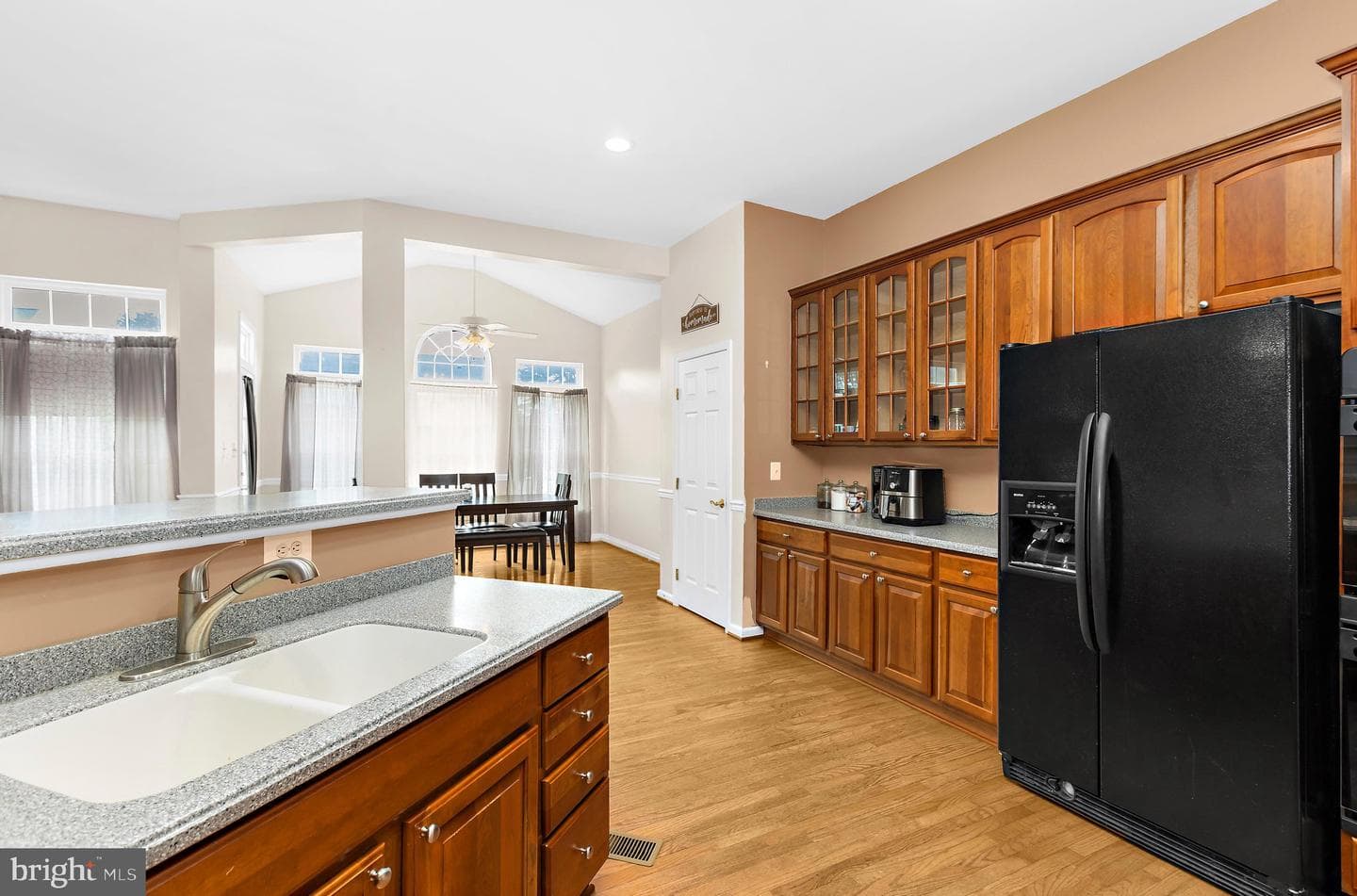 102 Lister Lane photo 18