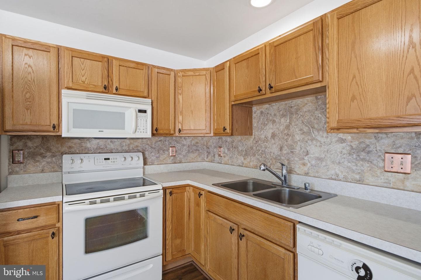 530 Vaughn Avenue photo 12