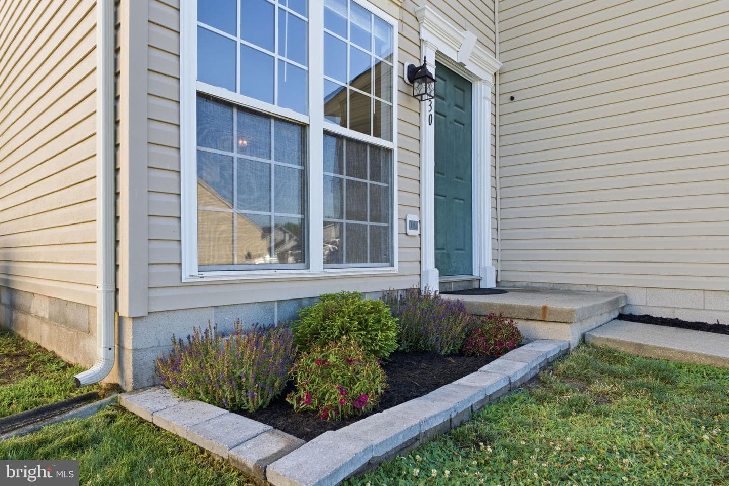 530 Vaughn Avenue photo 5