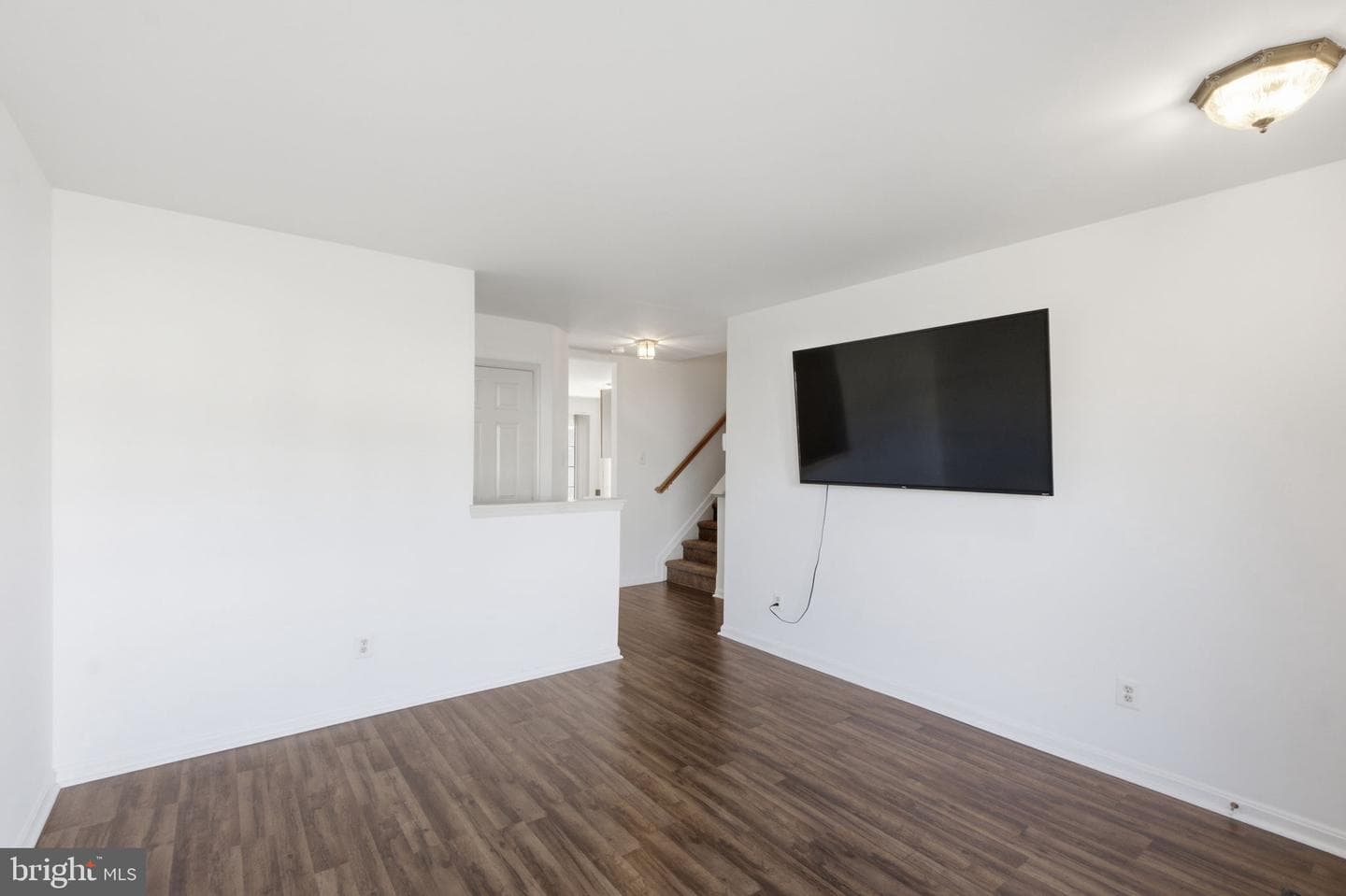 530 Vaughn Avenue photo 6
