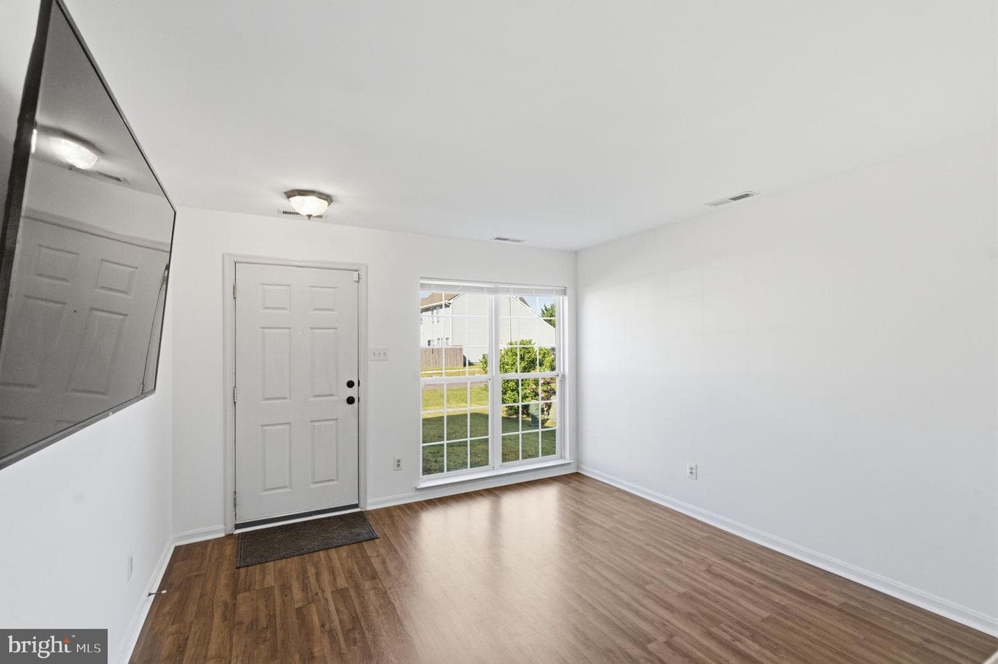 530 Vaughn Avenue photo 7
