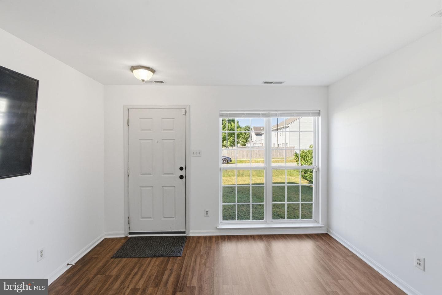 530 Vaughn Avenue photo 8