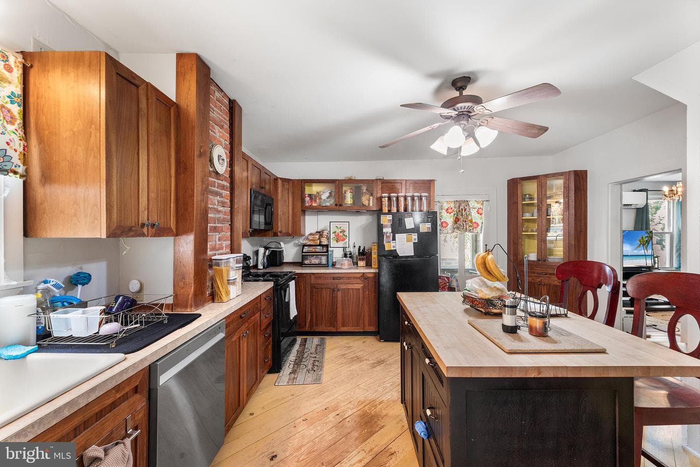111 Maple Avenue photo 25