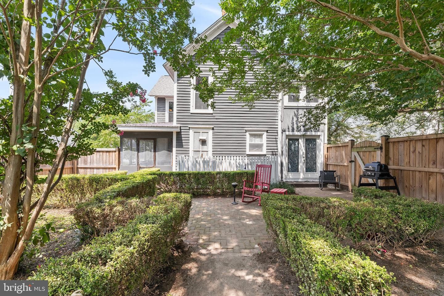 111 Maple Avenue photo 47