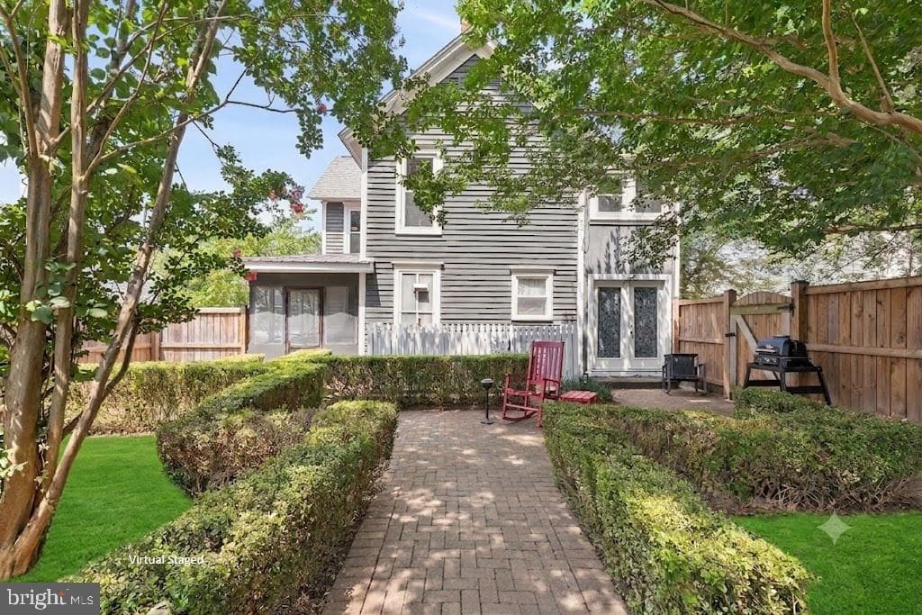 111 Maple Avenue photo 48