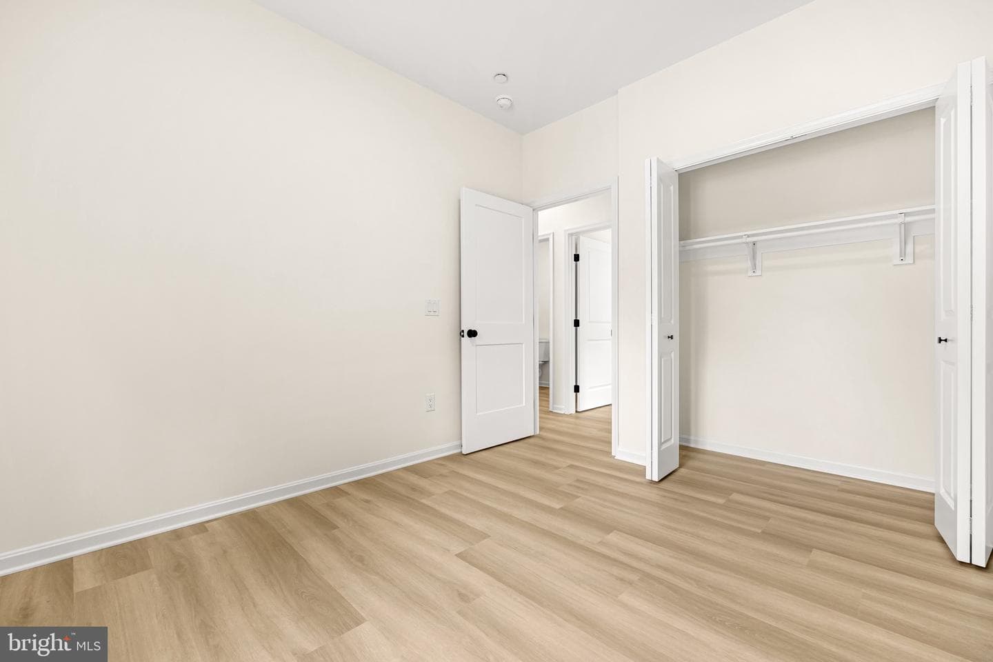 5 Sunrise Ave photo 23