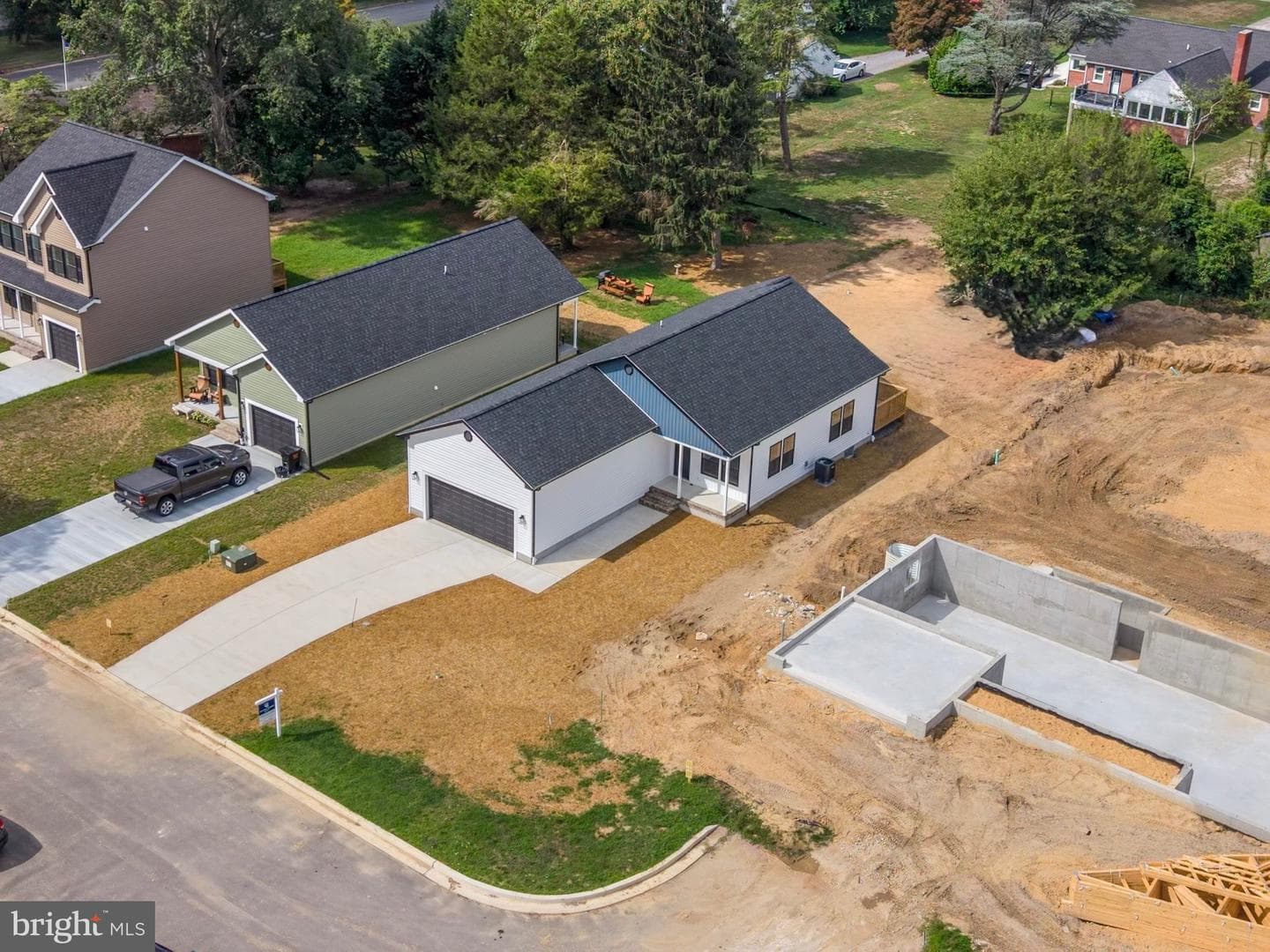 5 Sunrise Ave photo 6