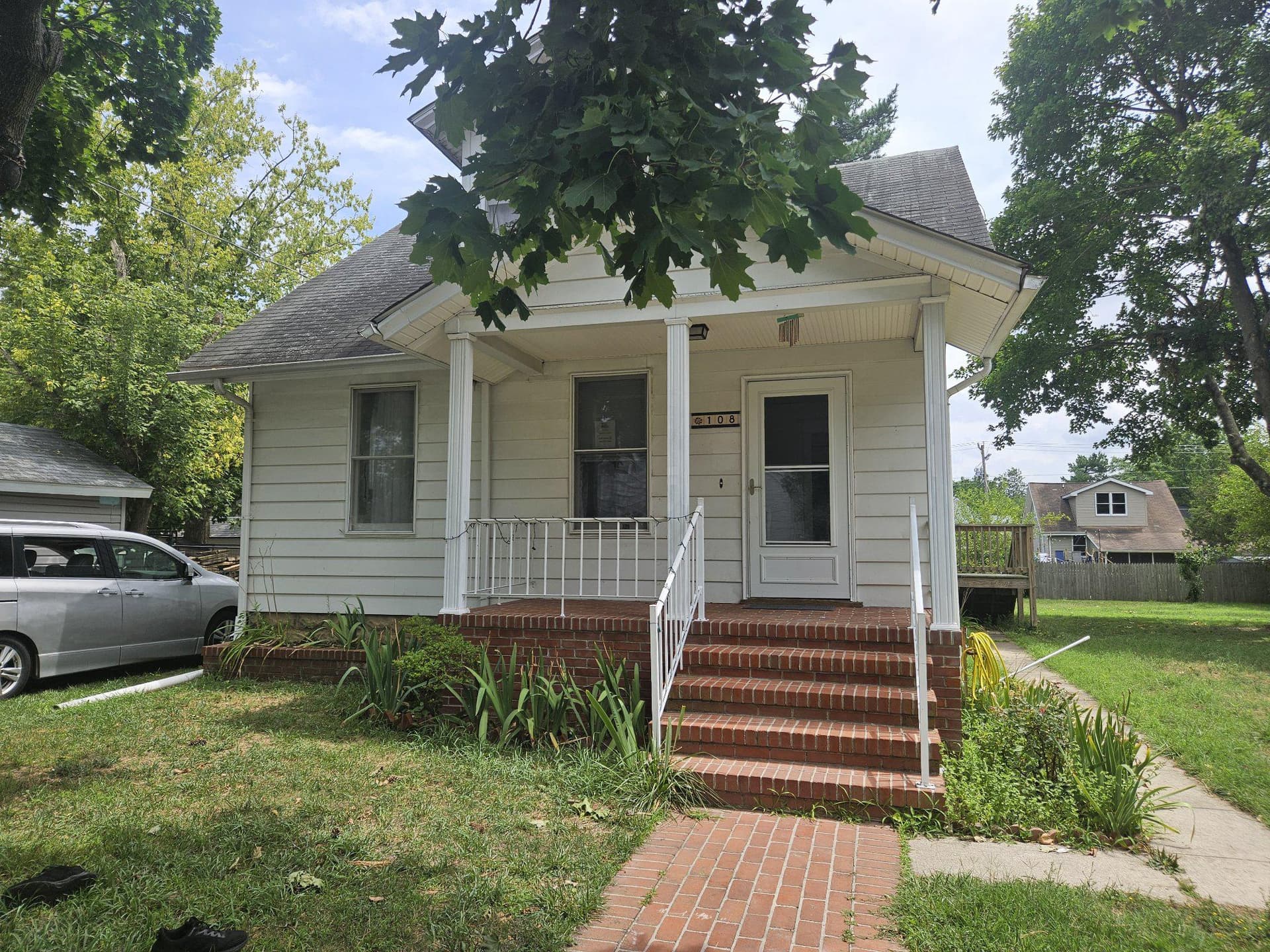 108 N Academy Street N, Greensboro