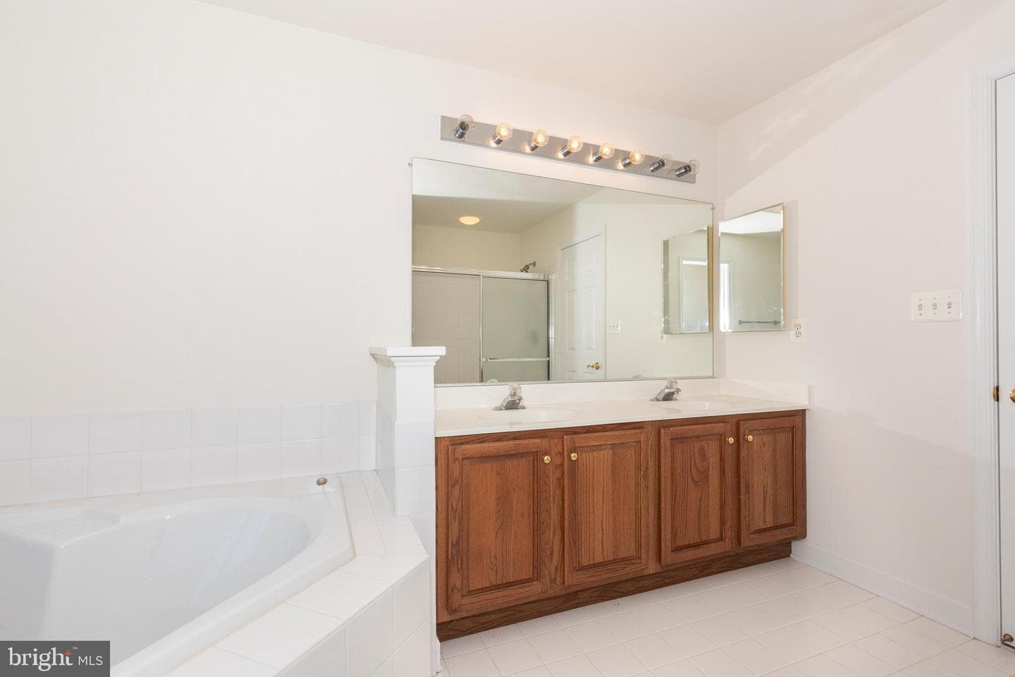 7680 Swallow Road photo 39