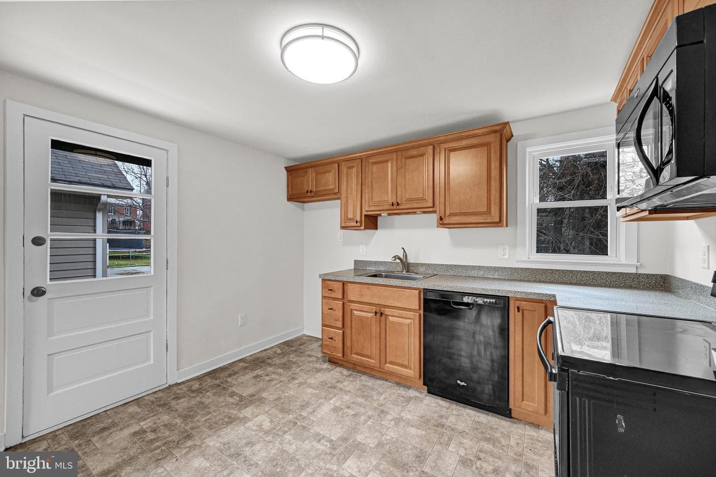 101 E Thomas Street photo 14