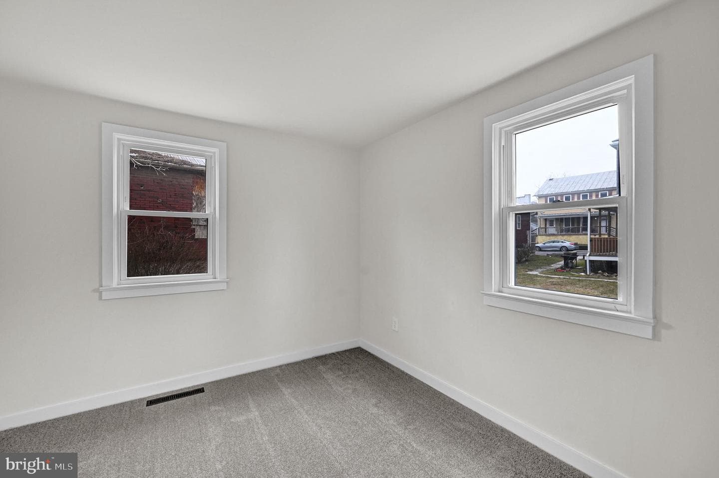 101 E Thomas Street photo 20