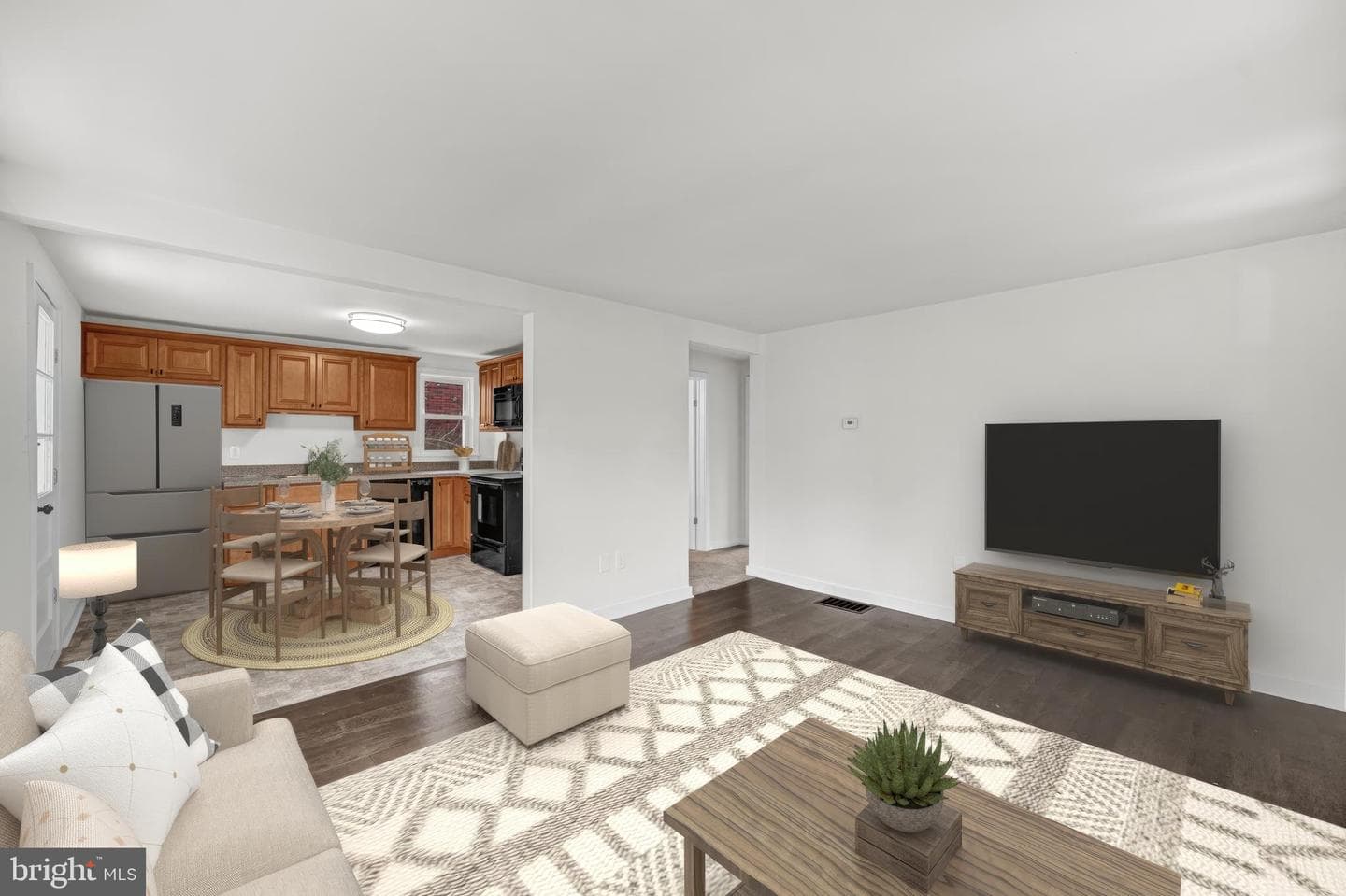 101 E Thomas Street photo 4