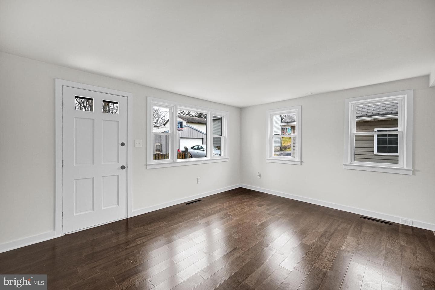 101 E Thomas Street photo 9