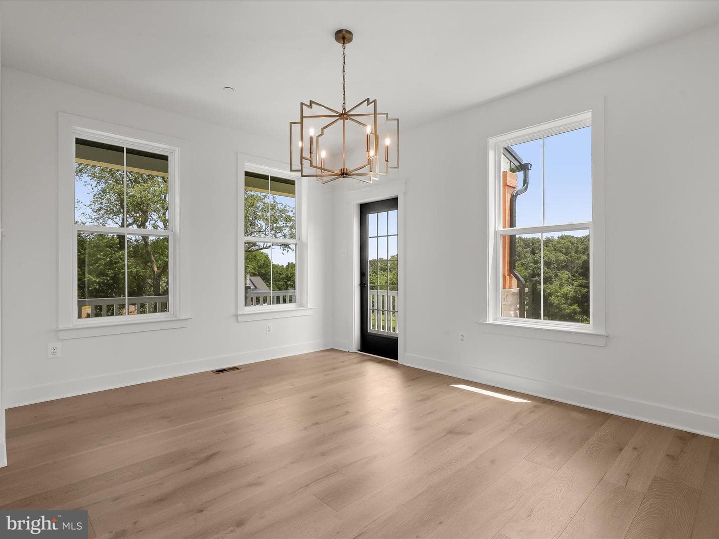 2502 Triumph Drive photo 12
