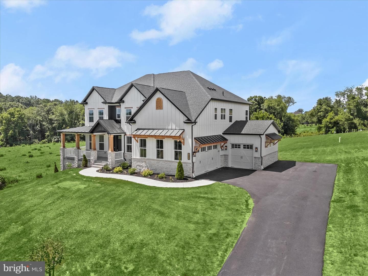 2502 Triumph Drive photo 2