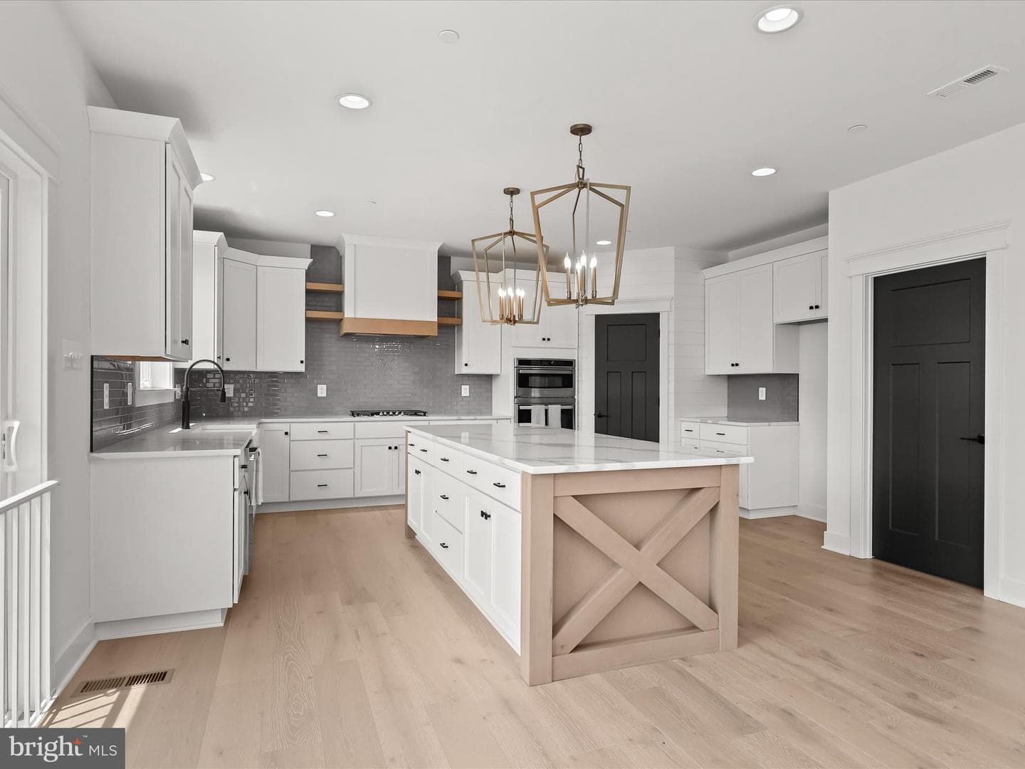 2502 Triumph Drive photo 31
