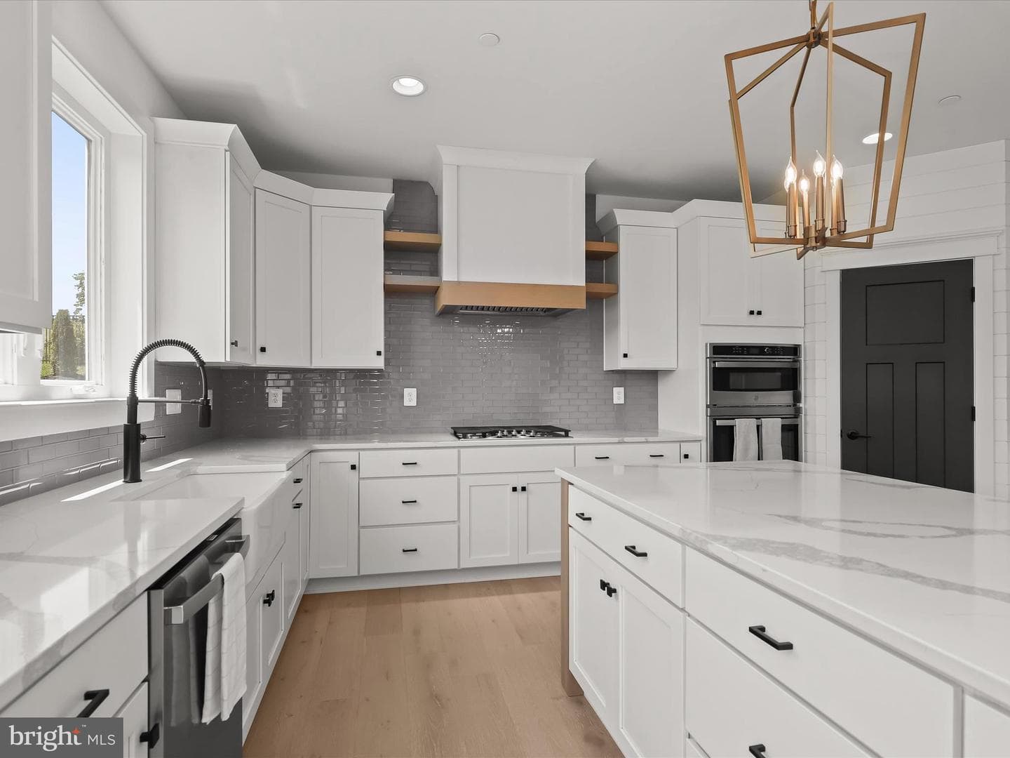 2502 Triumph Drive photo 32