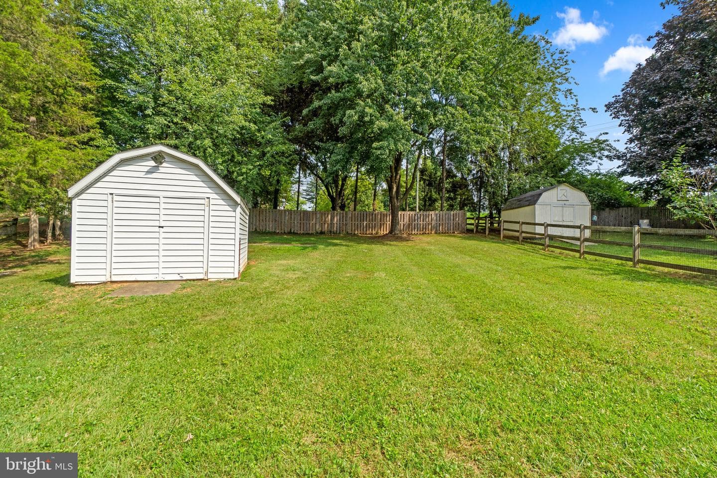 1010 Foxcroft Court photo 32