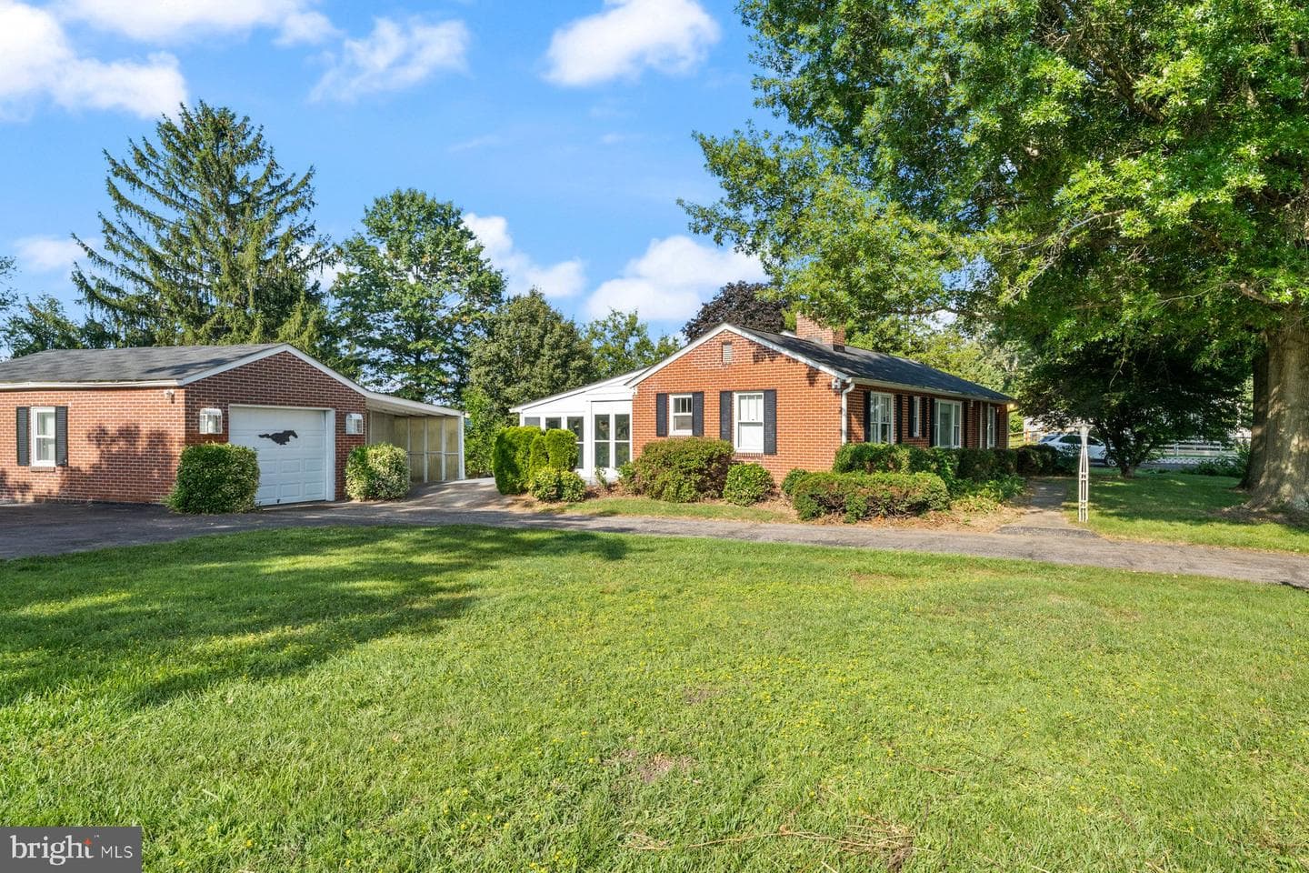 15 Pleasant Valley Road photo 3