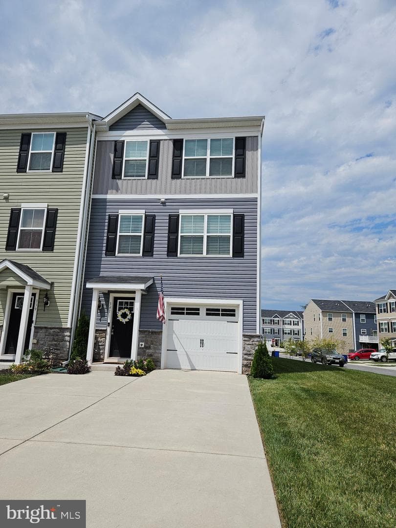 341 Crimson Avenue photo 4