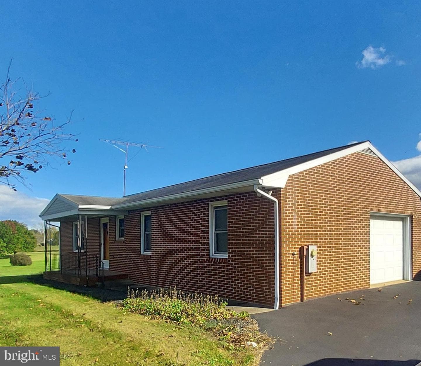 5215 Harney Road photo 2