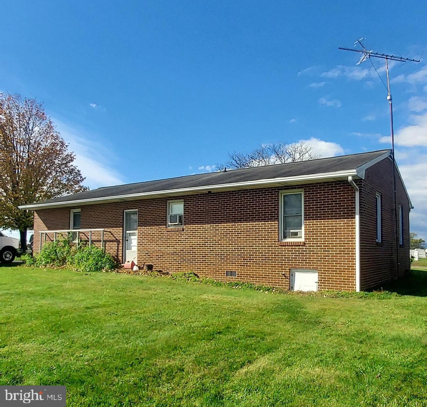 5215 Harney Road photo 4