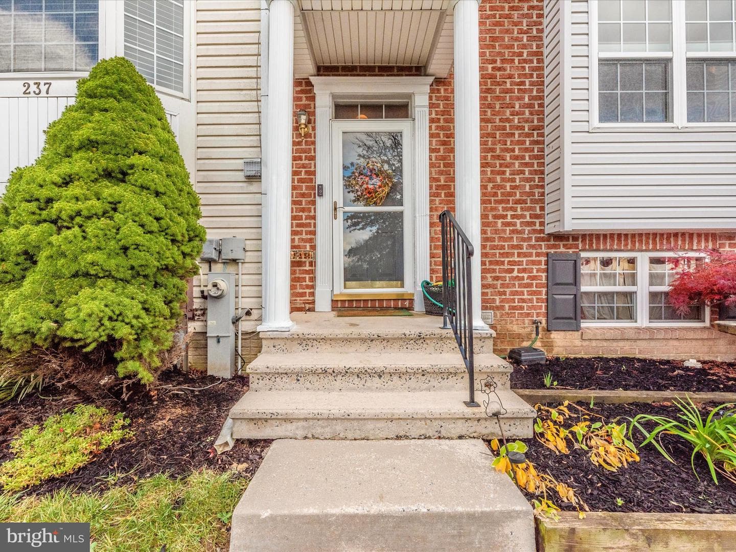 235 Lodestone Court photo 2