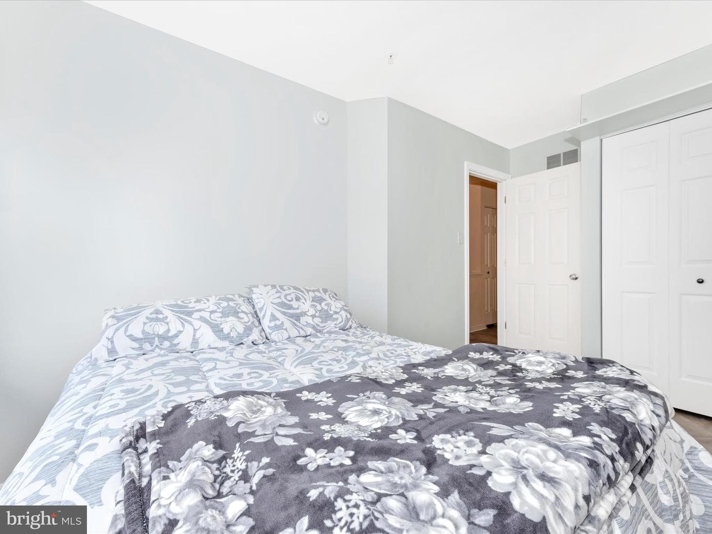 235 Lodestone Court photo 32