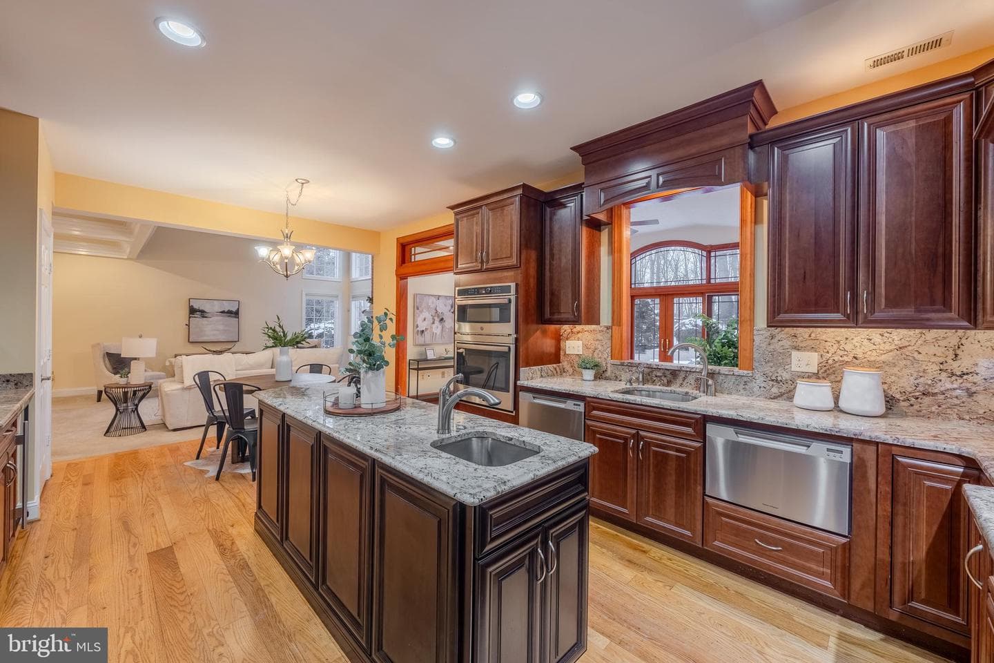 6240 Belmont photo 24