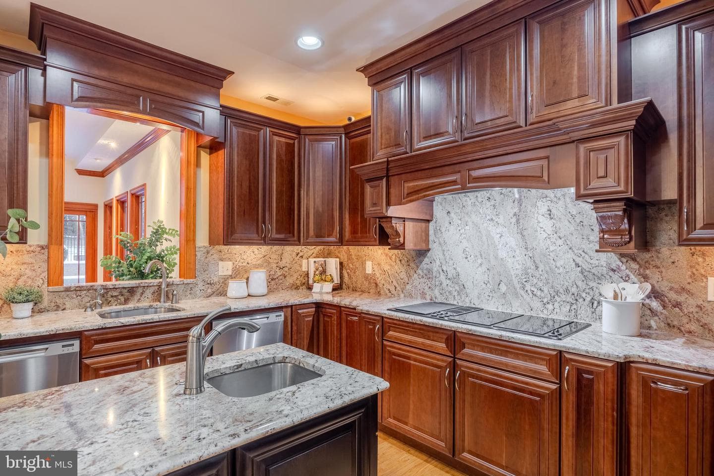 6240 Belmont photo 25