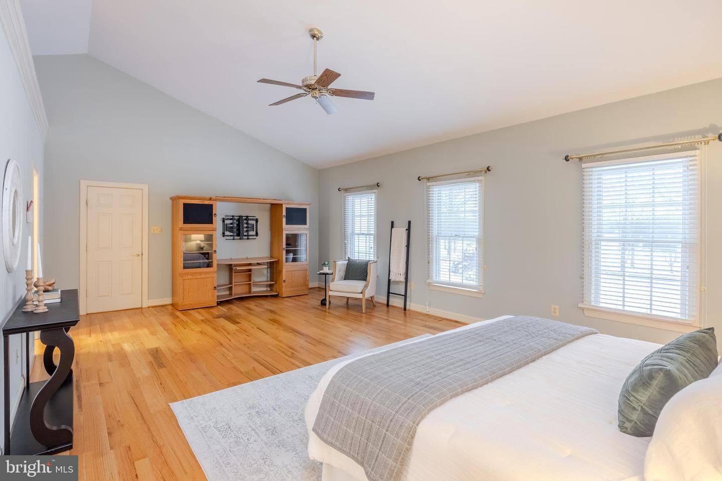6240 Belmont photo 31