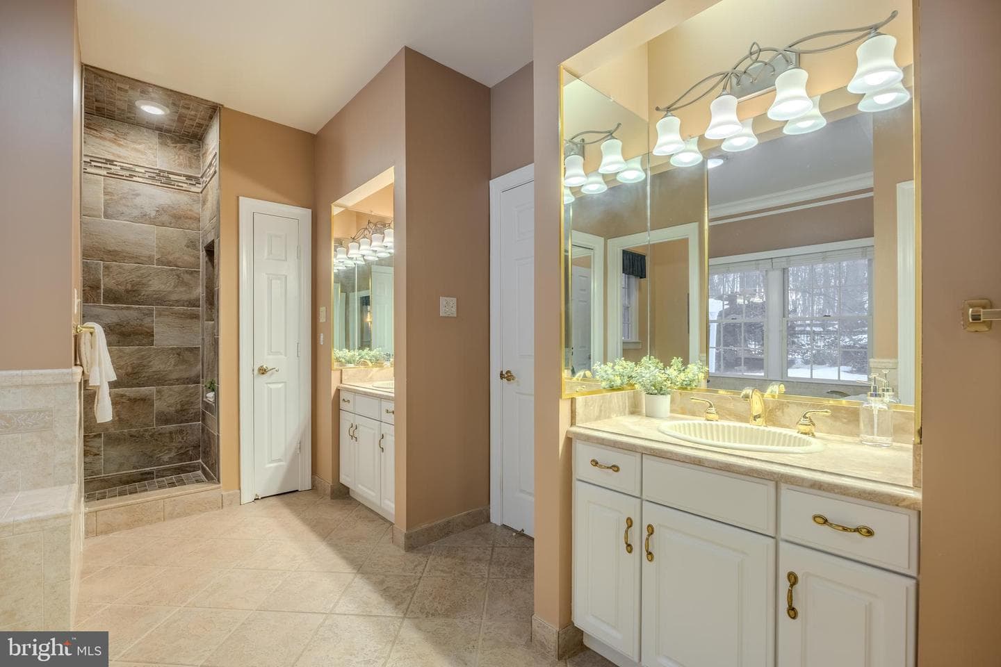 6240 Belmont photo 33