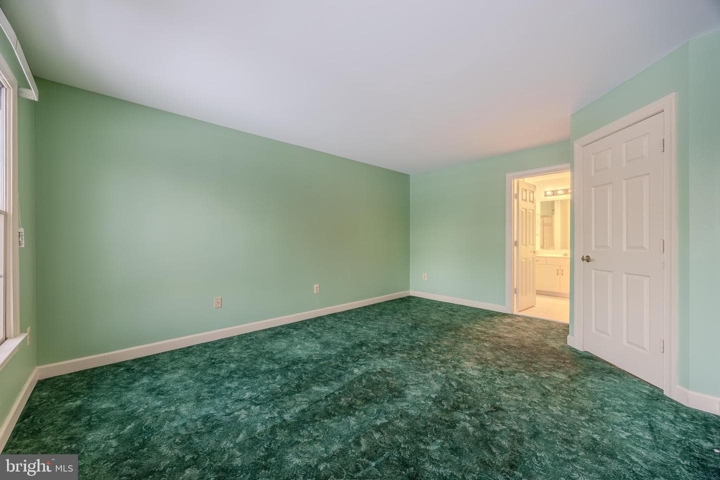 6240 Belmont photo 38