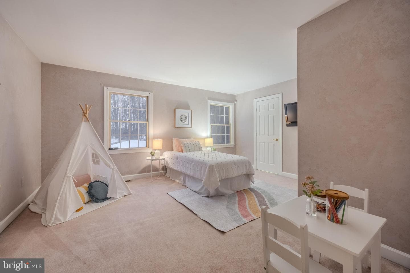6240 Belmont photo 40