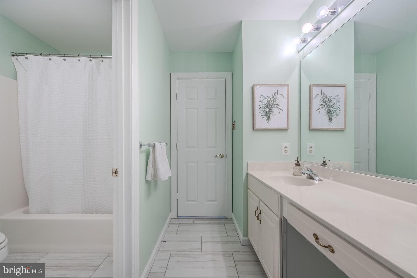 6240 Belmont photo 44