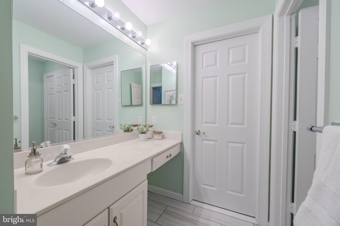 6240 Belmont photo 46