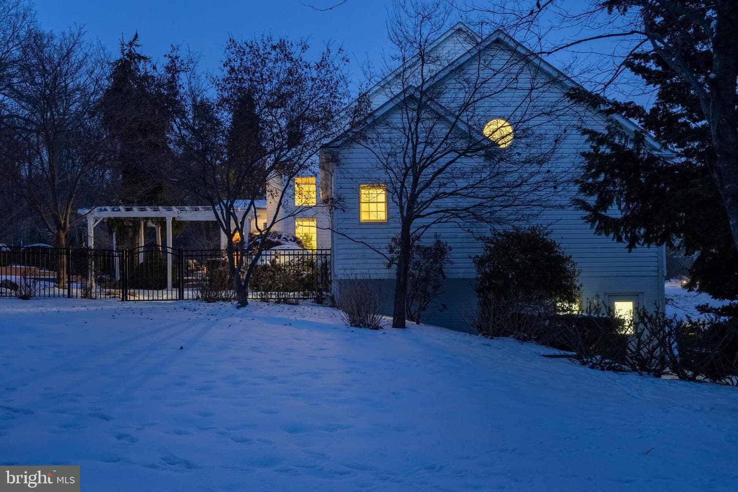 6240 Belmont photo 86