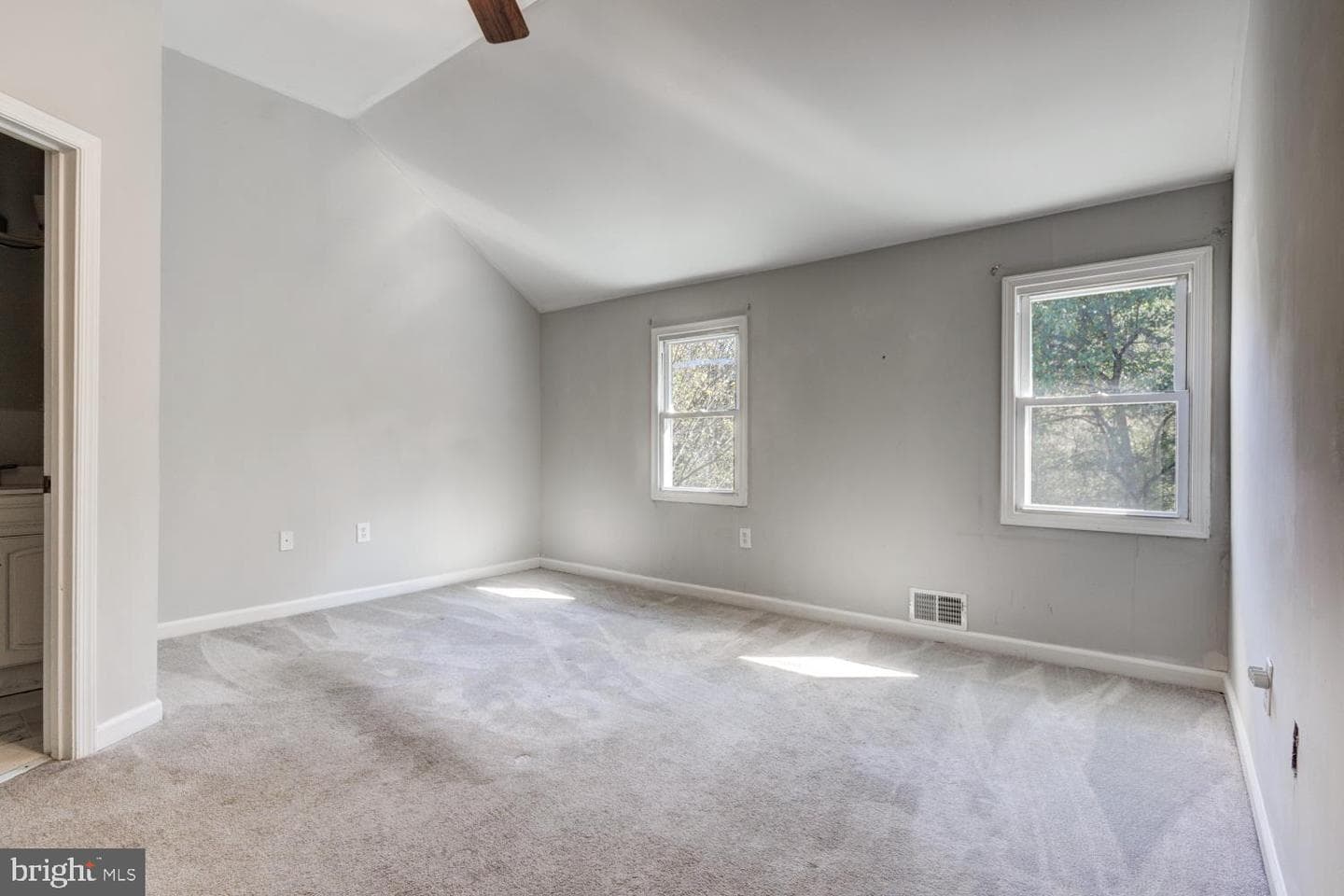 6 Railroad Avenue photo 19