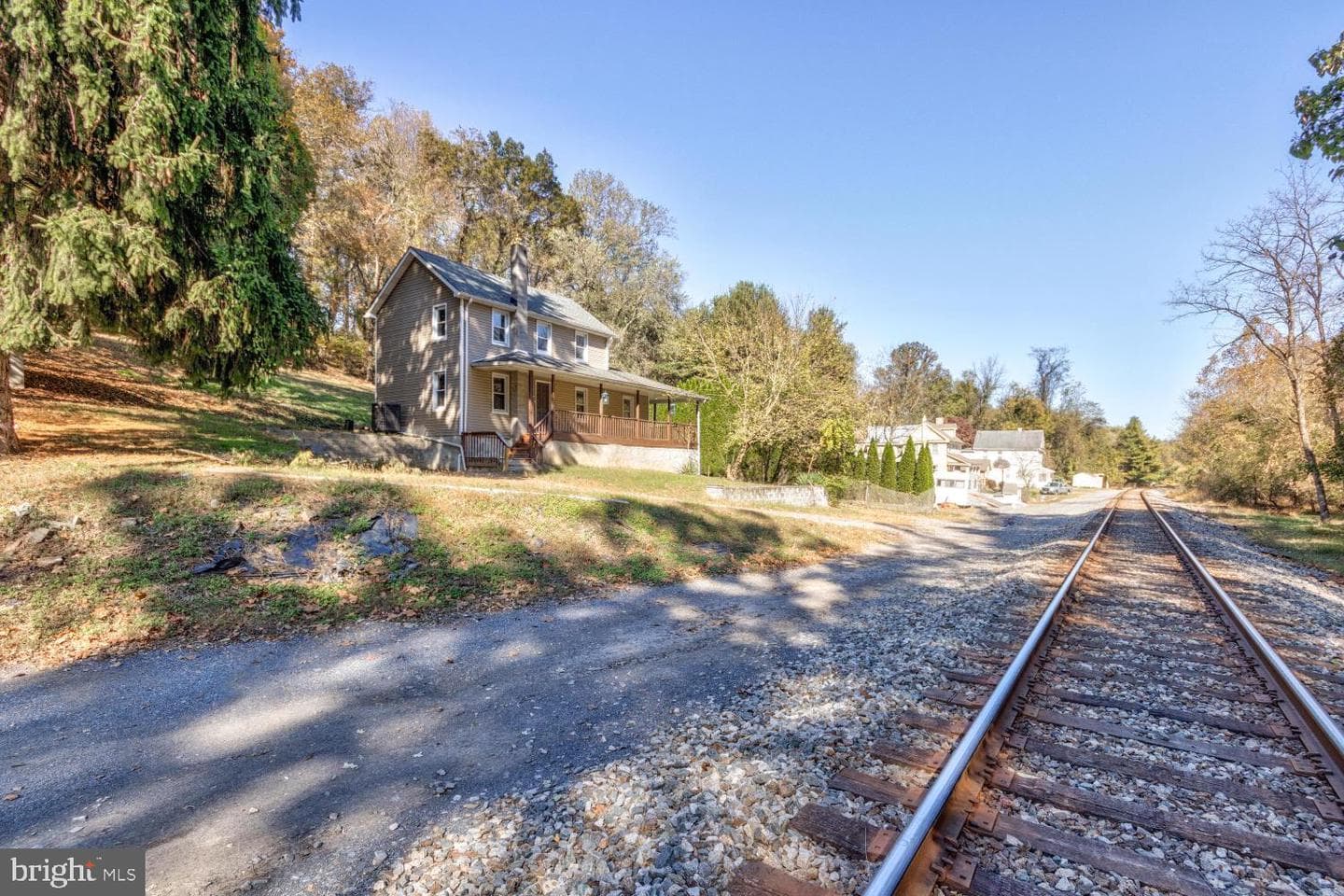 6 Railroad Avenue photo 2