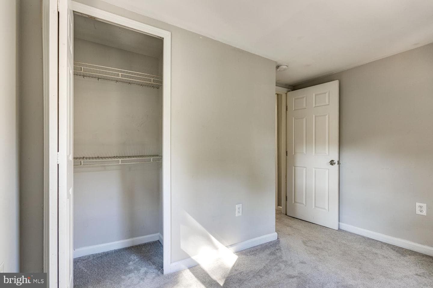 6 Railroad Avenue photo 20