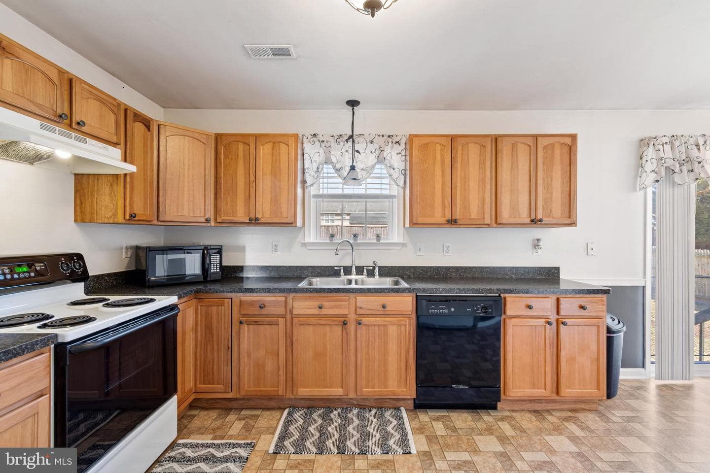 72 Crimson Avenue photo 6