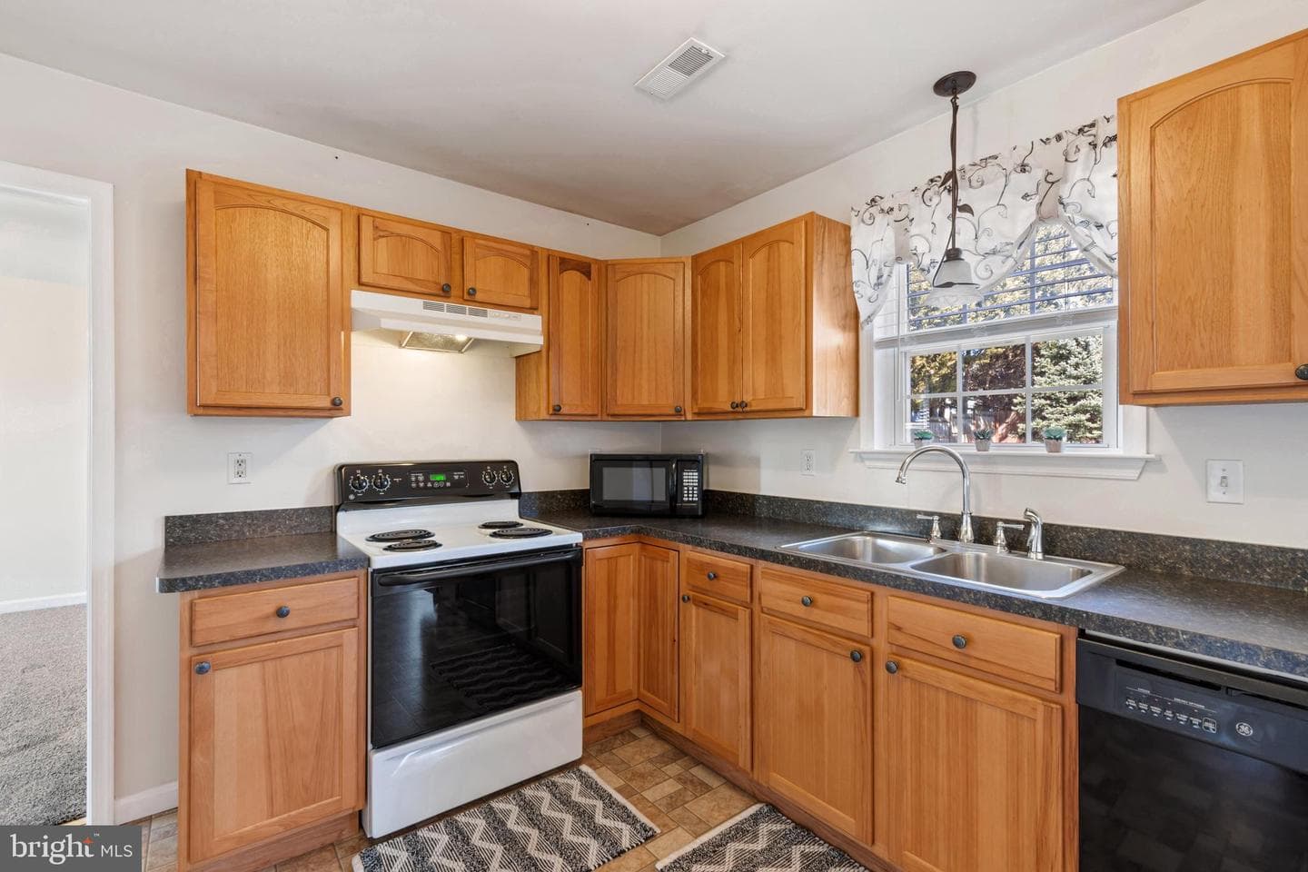 72 Crimson Avenue photo 7