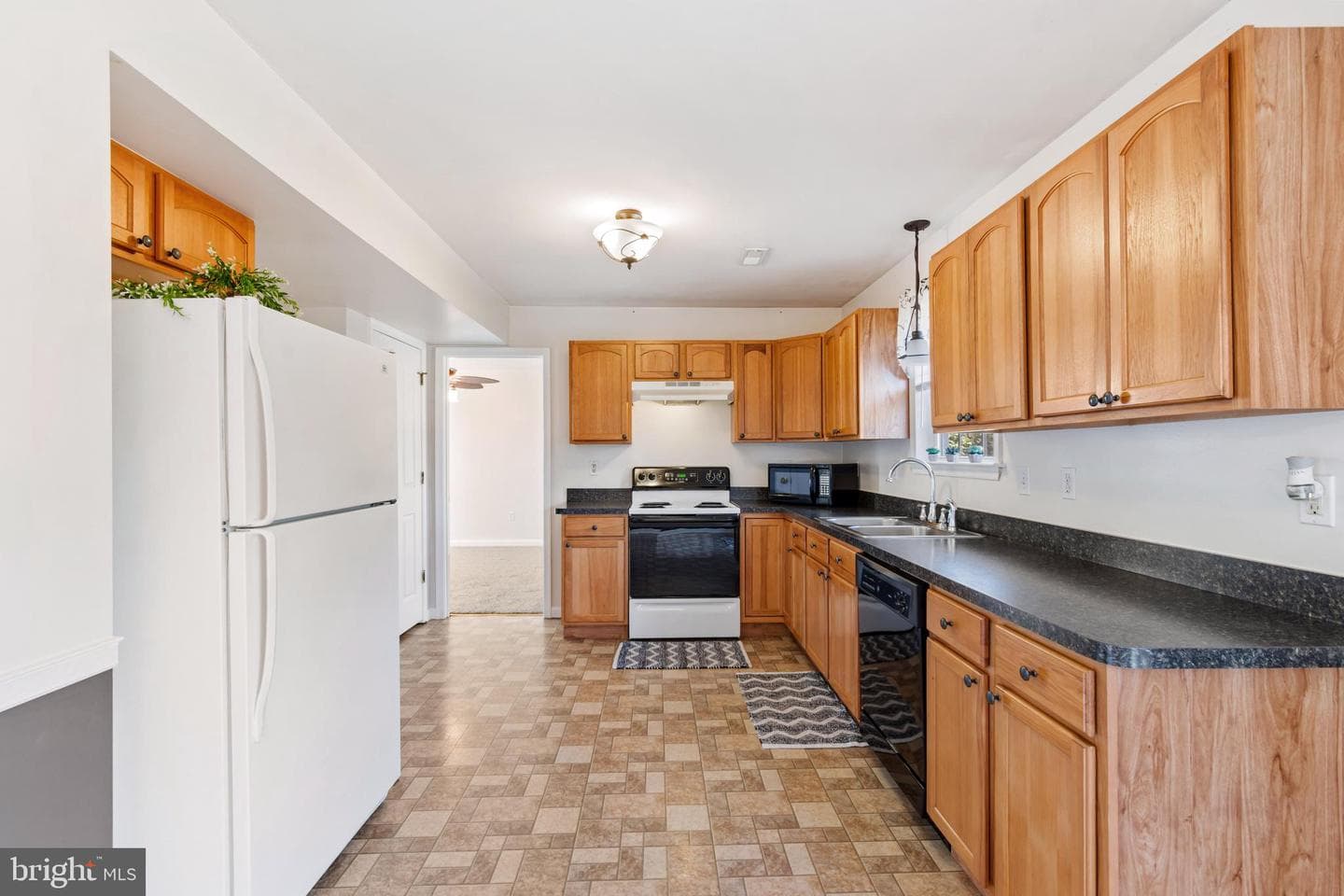 72 Crimson Avenue photo 8