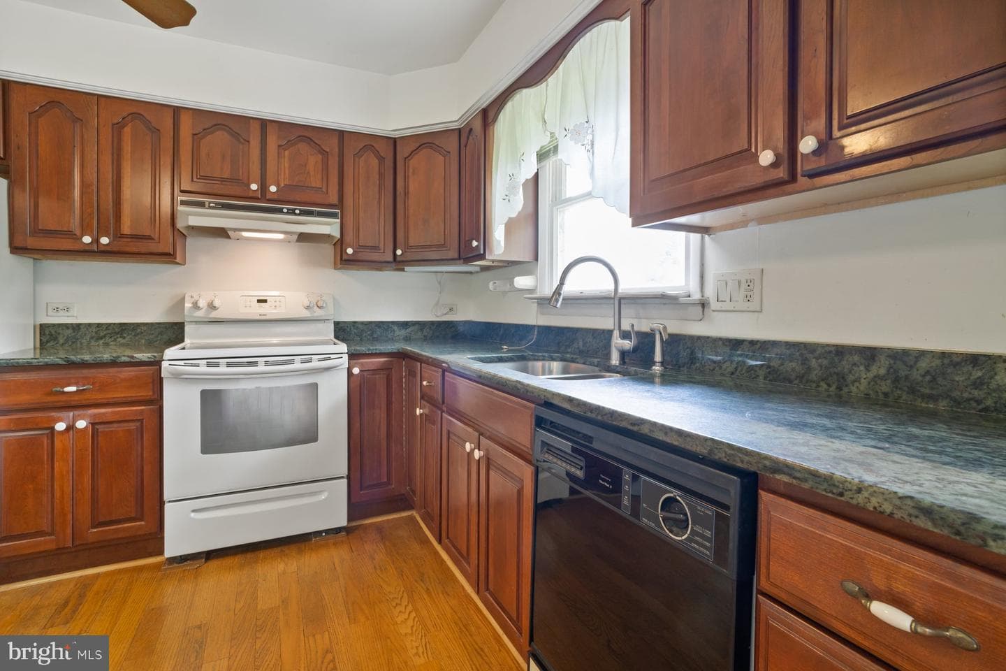 2810 Rainbow Drive photo 8